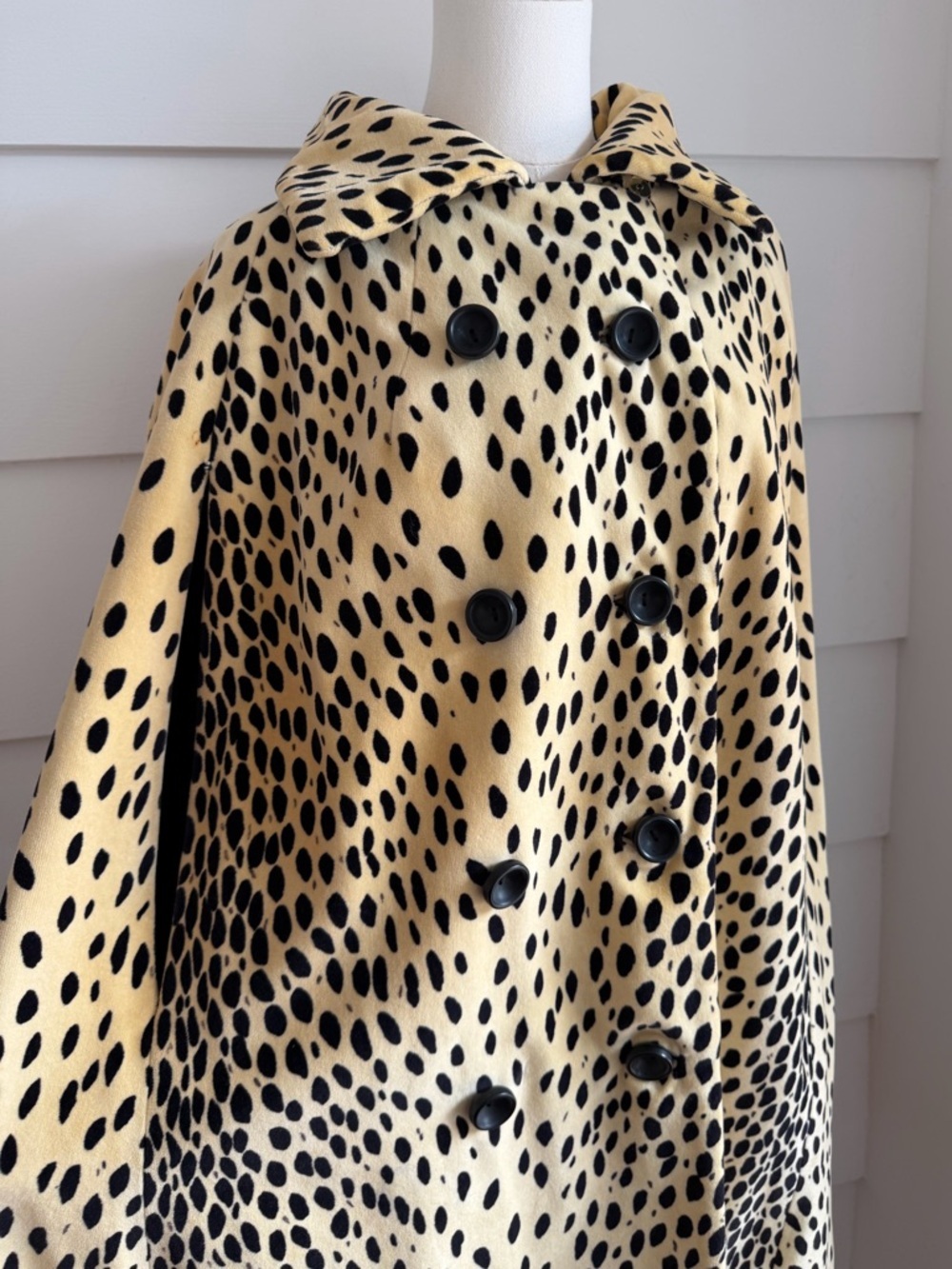 Vintage Cheetah Print Cape Travelcoats by Naman Leopard Print Glam - Picture 3 of 10